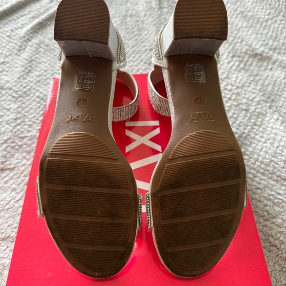 Elegant Silver Women's Sandals - Picture 10 of 11